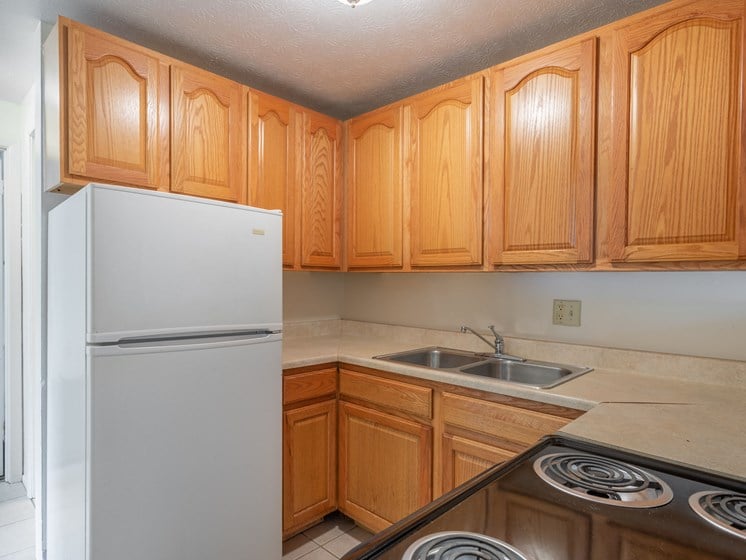 Fully Equipped Kitchen at Jordan Court Apartments, Integrity Realty, Kent, OH, 44240